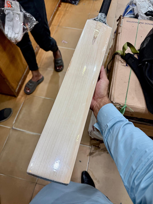 PLAYERS BAT 1
