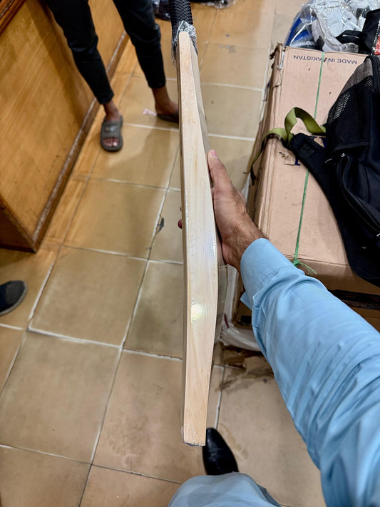 PLAYERS BAT 1