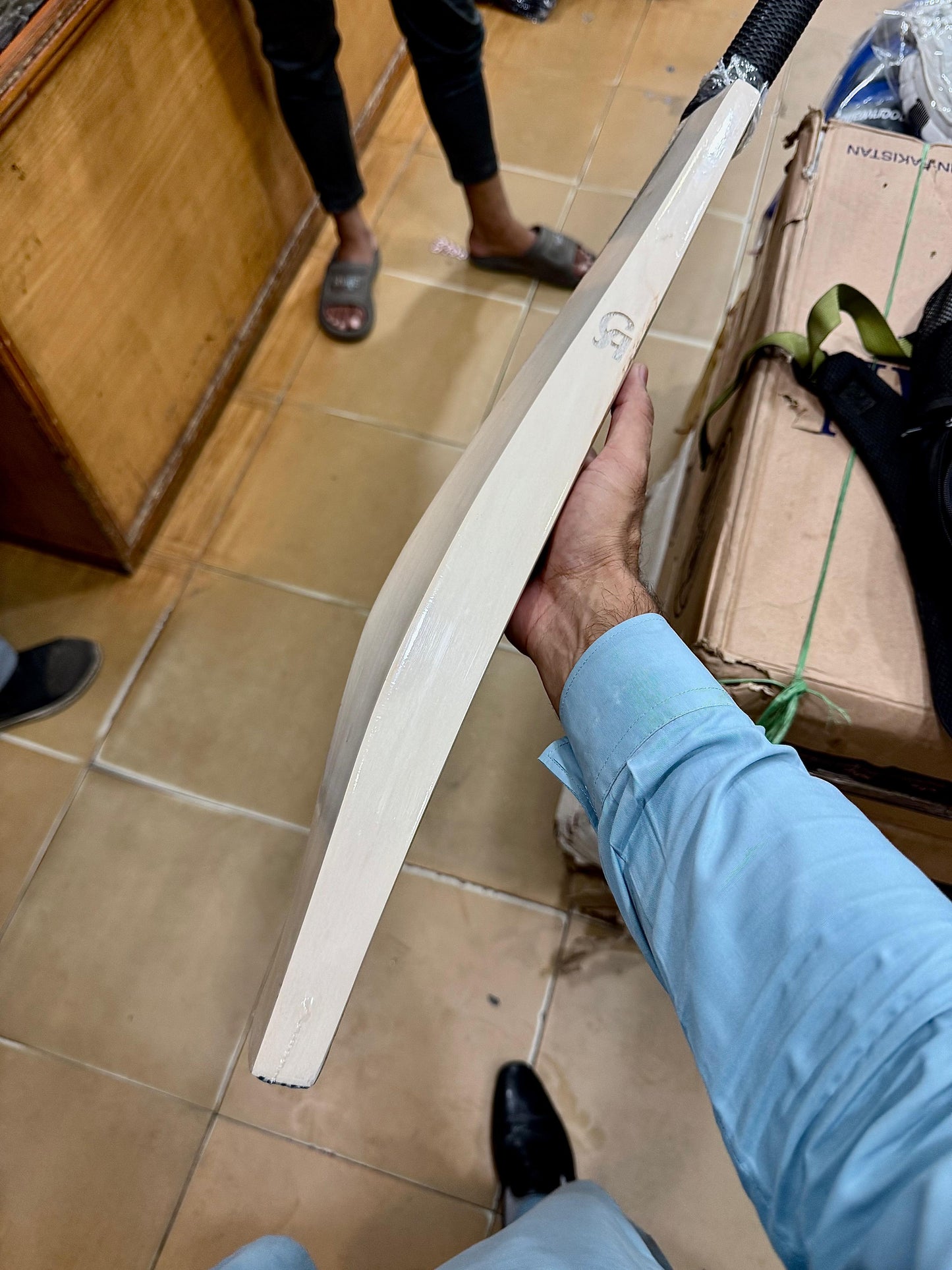 PLAYERS BAT 1