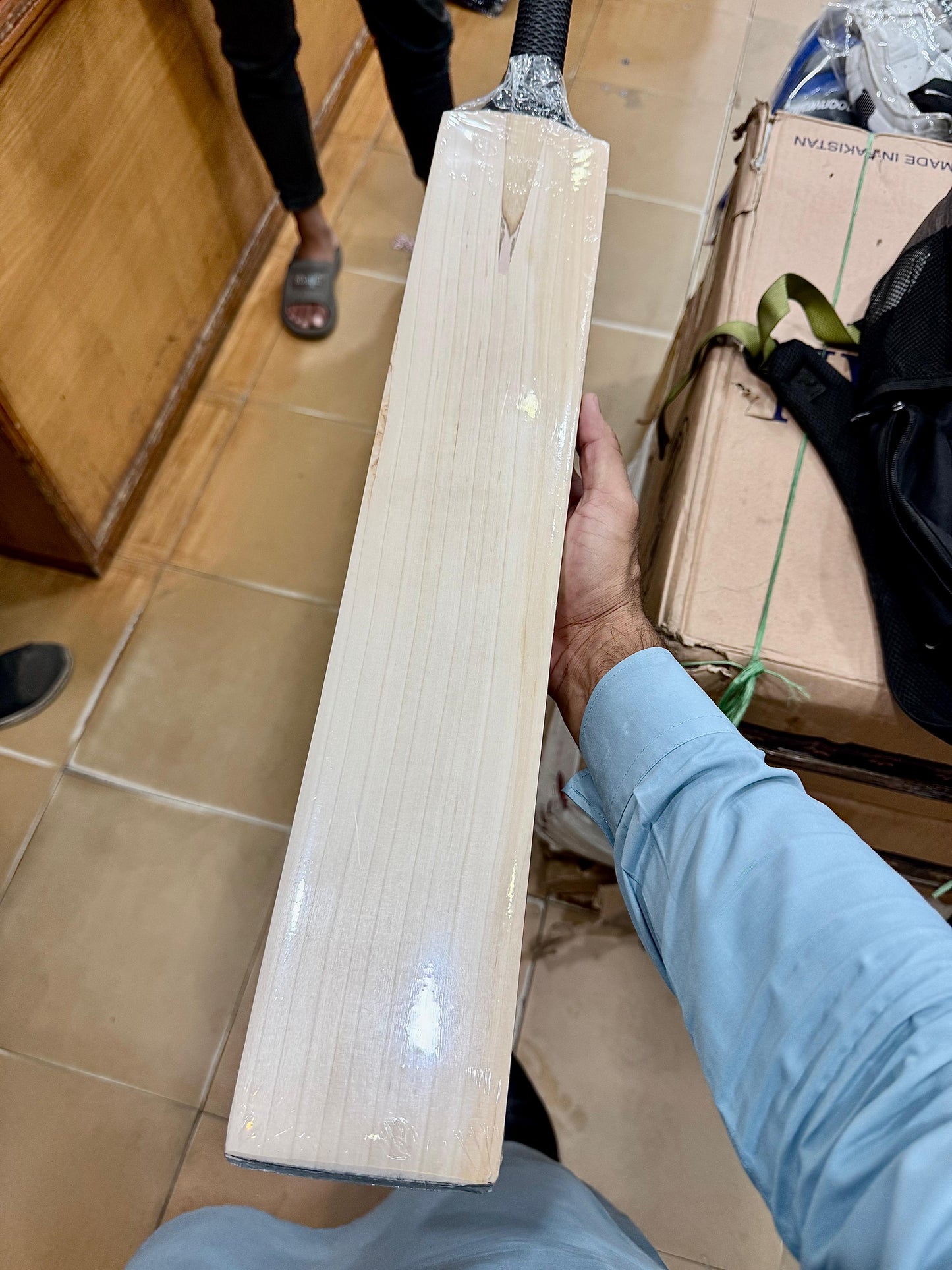 PLAYERS BAT 1