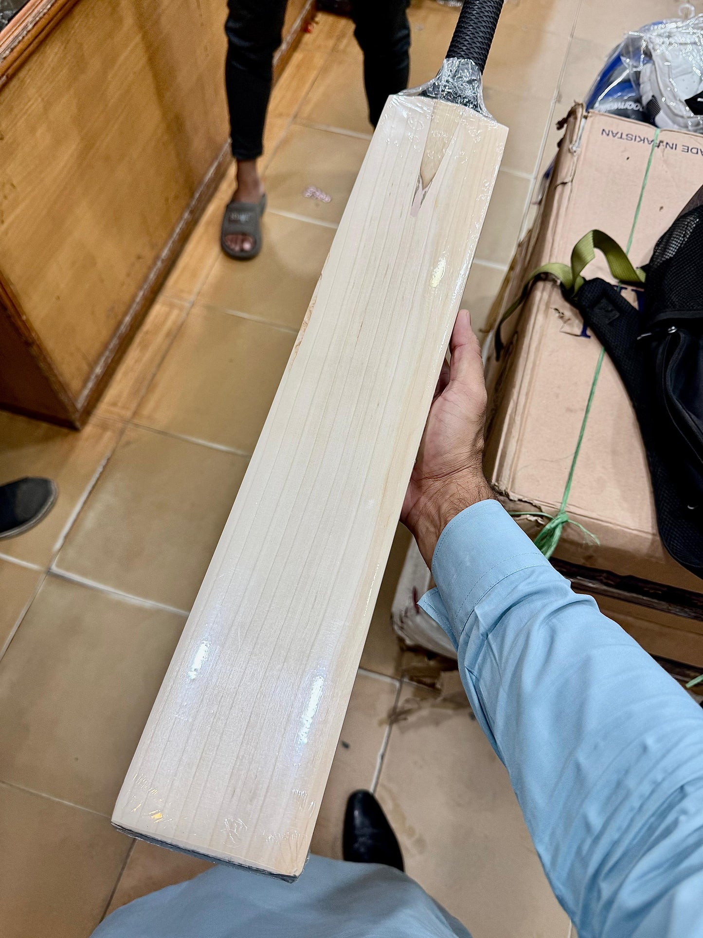 PLAYERS BAT 1