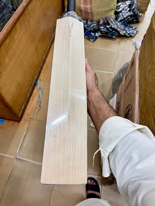 PLAYERS BAT 2